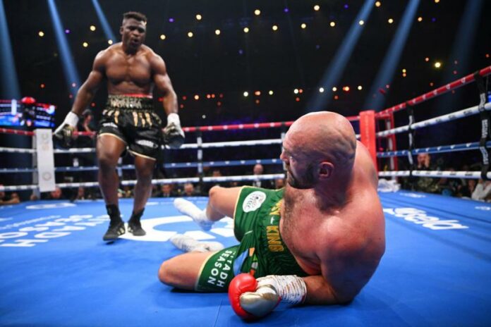 Francis Ngannou a envoyé Tyson Fury au tapis lors du 3e round. (Justin Setterfield/Getty images via AFP)